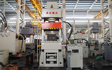 三梁四柱液壓機簡述（結構、特點、參數及配置）